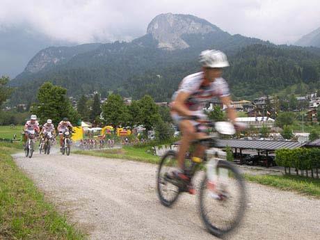 velocipedi e dei pedoni NORME 1) Codice della strada, non è una pista MTB