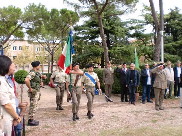 Tra le autorità cittadine c erano il sindaco Flavio Tosi, la presidente dell Associazione Divisione Acqui Graziella Bettini, il prefetto Perla Stancari, il generale corpo d