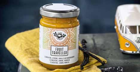 24 COMPOSTE DI Fruit Traveller COMPOSTE DI FRUIT TRAVELLER COMPOSTE DI Noi di Alpe Pragas amiamo la frutta, e amiamo esplorare mondi lontani... Siamo Fruit Traveller, innovativi, curiosi.