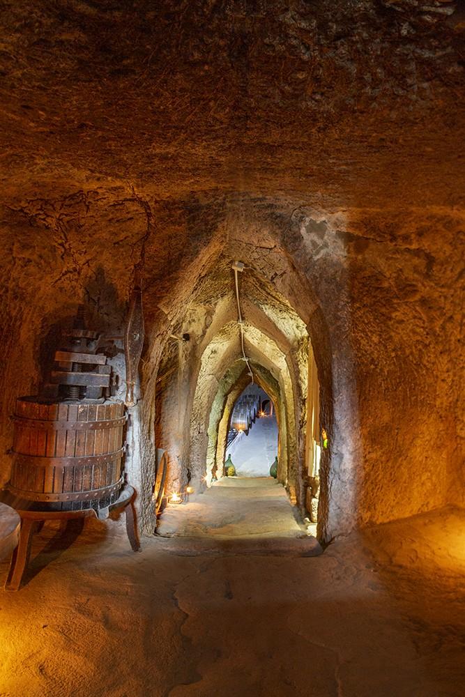 it La Cantina di Pitigliano si trova a Pitigliano, uno dei borghi storici più affascinanti d Italia, situato nel cuore della MaremmaToscana nella cosiddetta Area del Tufo, tappa imperdibile durante