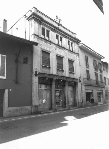 Edificio sede Banca di Legnano (ex) Cuggiono (MI) Link risorsa: http://www.lombardiabeniculturali.