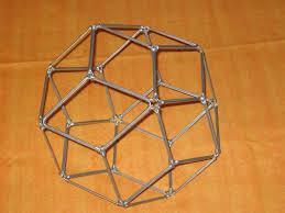 10 Esiste un legame tra poliedri e grafi? È una coincidenza che i poliedri finora considerati abbiano la stessa caratteristica di Eulero dei grafi planari connessi?