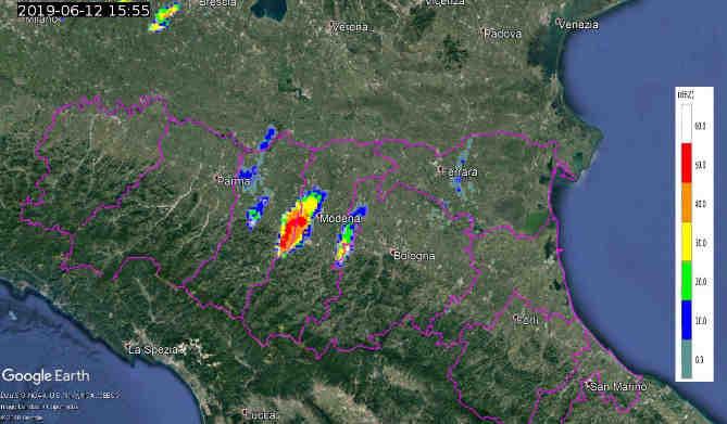 Con dinamiche simili si sviluppano le celle temporalesche del 12 giugno, ma con minori valori di energia potenziale disponibile per la convezione che non hanno permesso la formazione di celle