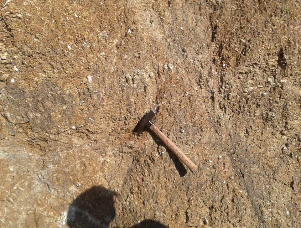 La cataclasite assume quindi i caratteri di una roccia macinata, nel caso specifico di un gabbro cataclastico.