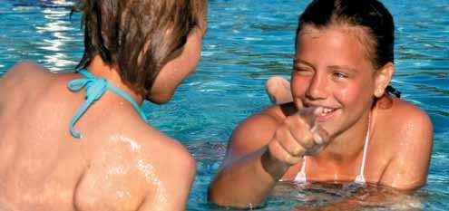 Une piscine est ouverte de 10h à 19h et les lits sont à payement, l autre piscine est ouverte de 9h à 13h et de 15h à 19h avec port du bonnet de bain obligatoire.