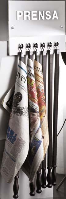 Wall newspapers support in aluminium and wood. Portaperiodicos a pared en aluminio y madera.