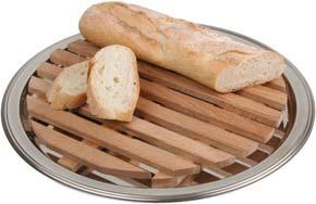 Rectangular wood bread board provided with stainless steel tray. Tabla cortar pan rectangular de madera con bandeja de acero.