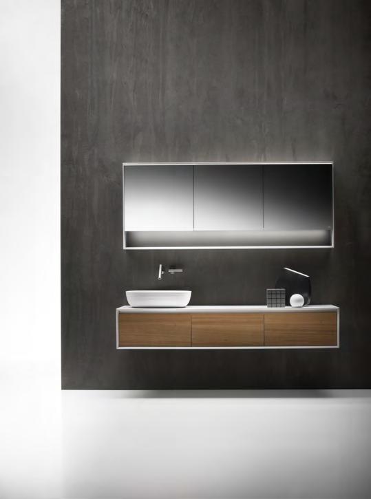 Mobile Shape Evo con lavabo in appoggio laterale, top in Cristalplant, cassetti e maniglia a gola. In foto: lavabo in appoggio mod.
