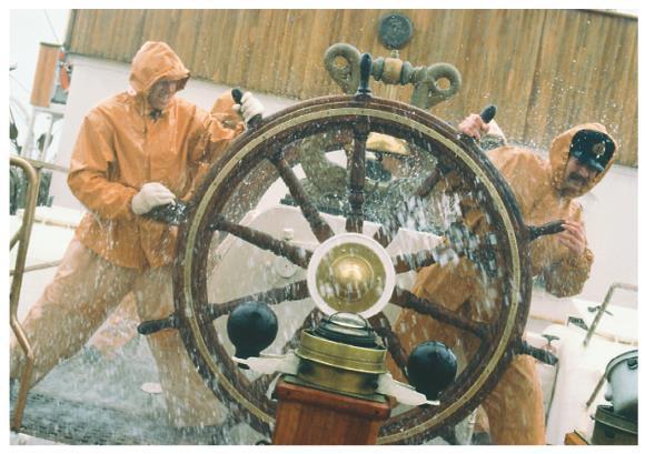 3 L equilibrio di un corpo rigido Il momento torcente risultante sul timone di questa nave è la somma dei momenti torcenti esercitati dai