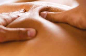 MASSAGGIO TERAPEUTICO Con la massoterapia il corpo viene massaggiato e tonificato per favorire il rilassamento. Effetto decontratturante e tonificante, stimolazione della cute e della muscolatura.