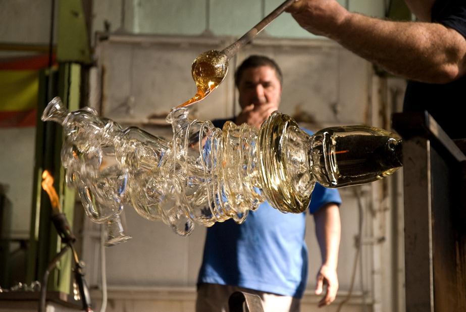 COMUNICATO STAMPA GLASSTRESS 2019 Curato da Vik Muniz e Koen Vanmechelen Organizzato da 9 maggio - 24 novembre 2019 Fondazione Berengo Art Space Campiello della Pescheria, Fondamenta dei Vetrai,