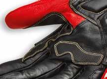 Focus on Ducati Corse C3 Guanti in pelle/ Leather gloves Dalla pista alla strada: testate nei campionati del mondo MotoGP e Superbike, i guanti Ducati Corse C3, composti da 173 componenti, adottano