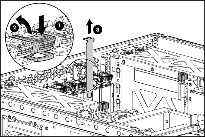 4. Aprire la levetta e rimuovere la piastrina di copertura dello slot di espansione. Per riposizionare il componente, eseguire al contrario la procedura di rimozione. 5.