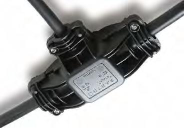 5663 Dispositivo di giunzione con ancoraggio del cavo IP68 Junction device with cord anchorage IP68 3 Uscite Connessione: Linea 3x6 Derivazione 3x2,5 Per cavi in