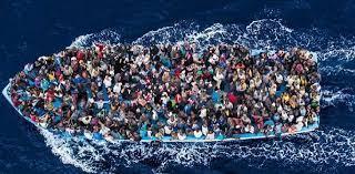 La crisi migratoria e la risposta dell UE Crisi migratoria o crisi dei rifugiati 2015 Aumento flussi irregolari Aumento persone in cerca di protezione Aumento numero morti e dispersi nel