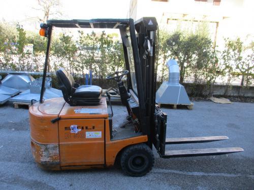 R.G.E. N 171/2018 - N. IVG 159/18 CARRELLO ELEVATORE, COLORE ARANCIO, MARCA STILL R50, CON TETTUCCIO SUPERIORE.