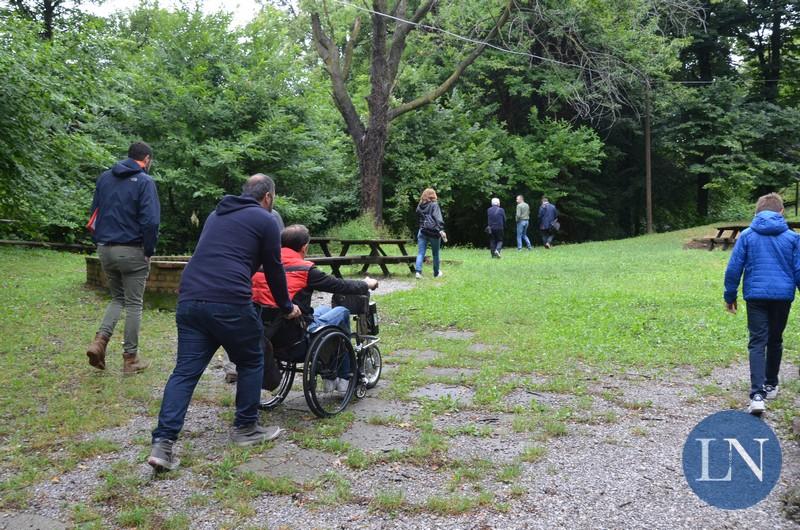 6 Si tratta di un sentiero di circa 300 metri, che sarà percorribile non solo da carrozzine, ma anche dai passeggini, piuttosto che da persone anziane oppure persone con limitazioni temporanee.