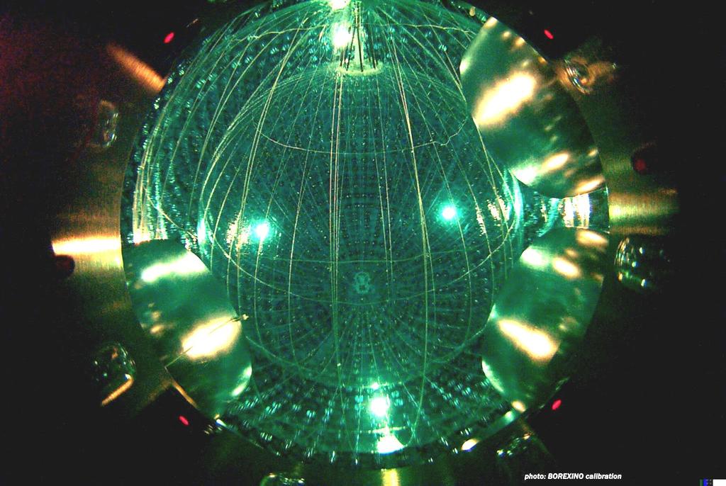 BOREXINO: tanti occhi per neutrini