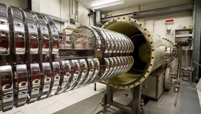 Unico acceleratore al mondo in funzione in un centro di ricerca sotterraneo Ha misurato alcune reazioni chiave del ciclo di combustione dell idrogeno e della nucleosintesi