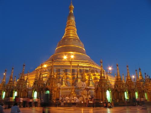 Birmania, fascino e mistero Oggi finalmente tutti possono godere dell atmosfera magica che regna all interno dei templi, fulcro della filosofia di vita birmana e dei fantastici panorami offerti dagli