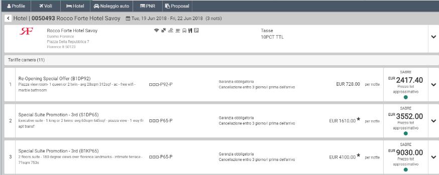 Cliccare sulla freccia verso il basso accanto alla tariffa desiderata. Il pannello mostra: la tariffa per notte, le tasse, le service fee e il totale stimato.