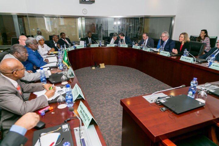 Federica Mogherini, ministro degli esteri della Ue, con una delegazione della Commissione incontra ad Addis Abeba gli omologhi africani guidati da Moussa Faki Mahamat, 17 marzo 2017 E l Unione