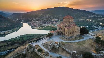 Itinerario di viaggio Day 3: Tbilisi - Kazbegi Mattina: ritiro auto a noleggio e partenza per Kazbegi.