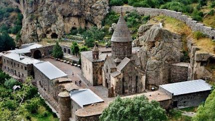 Mattina: partenza e visita dell'antico tempio di Garni e della valle circostante,