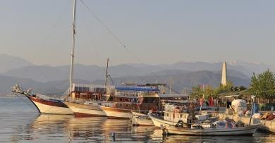 GIORNO 7 COKERTME (4 h di navigazione) La mattina navigheremo verso Cokertme, un piccolo e pittoresco villaggio di pescatori, dove potremo scoprire la sua spiaggia bianca; sosteremo in quest