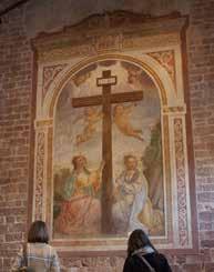 La Chiesa è piccola. Puoi visitarla. Sopra l altare c è un dipinto. Il dipinto si chiama Sant Elena e la Vergine in adorazione della nuda Croce. Adorare vuol dire pregare.