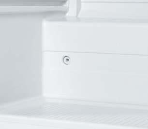 La gamma si compone di frigoriferi a posizionamento libero e frigoriferi da installare sottopiano con porta in vetro o porta isolata.