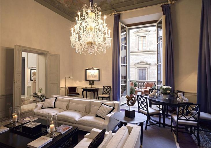 Nel centro di Firenze all incrocio più importante delle vie della moda (Tornabuoni Strozzi Vigna), si trova Palazzo Tornabuoni, dove gli appartamenti sono stati sapientemente progettati ed arredati