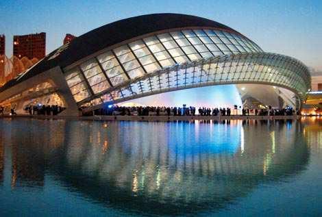 Giorno 4 Valencia (Spagna) 08:00 18:00 Forse una delle attrattive principali di Valencia è il magnifico progetto architettonico realizzato da Santiago Calatrava: la Città dell Arte e della Scienza.