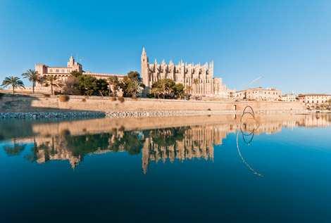 Giorno 4 Palma (Spagna) 08:00 Capitale delle Baleari, il porto di Palma di Maiorca è il punto di accesso a una città ricca di arte e storia.