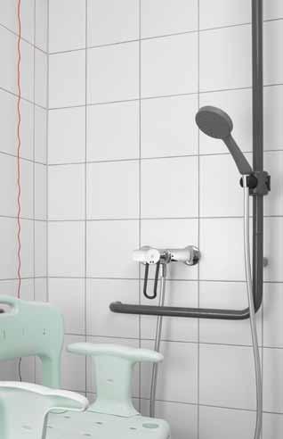 Doccia e vasca da bagno Grande comfort anche quando si fa la doccia o il bagno in ospedale o in una casa di cura.
