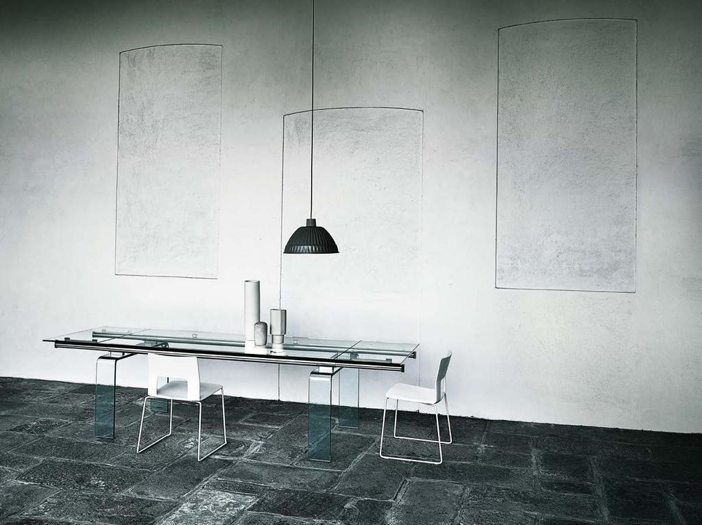 > Kobe /chair Piergiorgio Cazzaniga 2011 > Stilt Glass / extendible table Decoma Design 2007