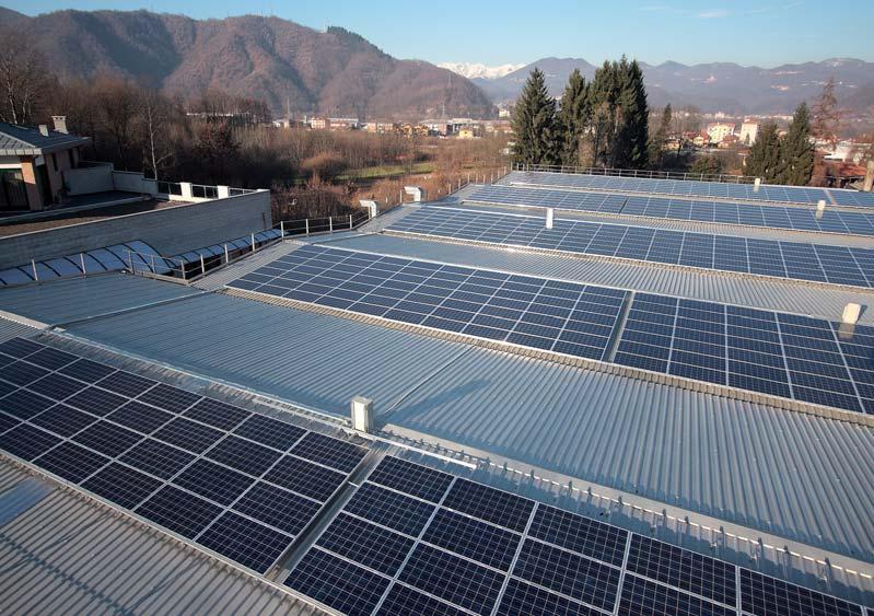03.10-2000 - 0.70 - pubsrl.it Impianto fotovoltaico - Produzione media annua 192.000 kwh, riduzione CO 2 96.000 kg Photovoltaic power plant - Yearly average production 192.