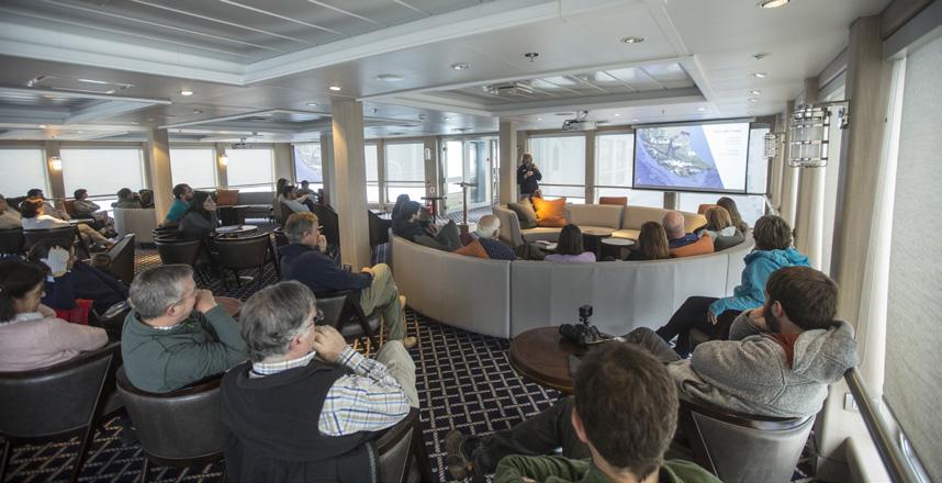 DURANTE LA CROCIERA Grazie alla bandiera cilena, le navi Australis possono sbarcare i loro passeggeri in luoghi dove altre compagnie non possono, perché non hanno i permessi necessari.