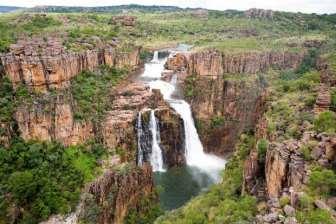 10 giorno, 5 aprile Ayers Rock Alice Springs Darwin Prima colazione. Trasferimento (solo autista parlante inglese) all aeroporto e volo per Darwin.