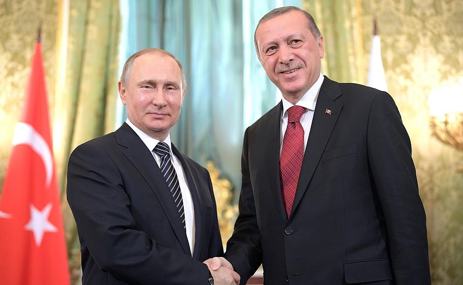 Vladimir Putin e Recep Tayyip Erdoğan Gli scorsi mesi sono stati contraddistinti da un lungo braccio di ferro tra Turchia e Stati Uniti in merito all applicazione dell accordo stretto dalle due parti