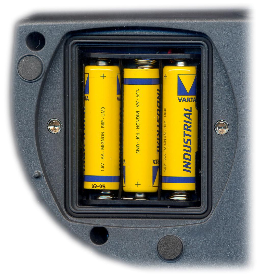 SEGNALAZIONE DI BATTERIA SCARICA E SOSTITUZIONE DELLE BATTERIE Il simbolo di batteria sul display fornisce costantemente lo stato di carica delle batterie.