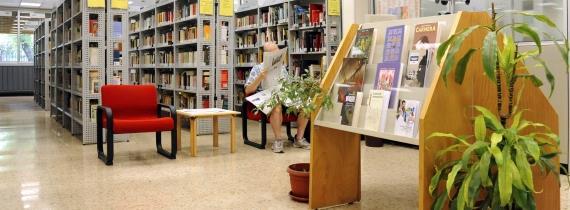 A proposito della Biblioteca Calvairate, una delle due presenti nel Municipio, l Assessore informa che sarà oggetto di una ristrutturazione con innalzamento di un piano: al termine dei lavori, la