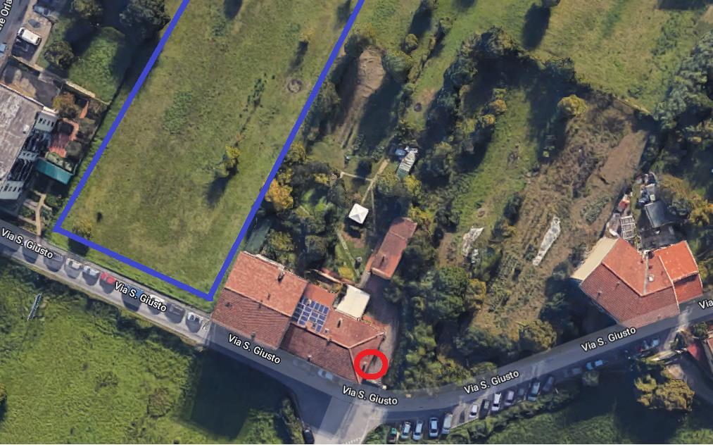 Foto n. 2: Foto aerea. Edificio Sig.ri Pierangelo Presenti e Gaetanina Giuffrè, in cerchio rosso posizionamento fonometro. In riquadro blu area di progetto relativamente all Unità di intervento 1. 4.