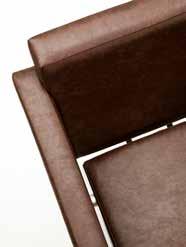È completa di pompa idraulica e base quadrata in acciaio inox. Disponibile anche in altre versioni. Chair with rounded corners and a cozy design.