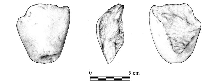 Fig.15. Frammento di ascia in pietra verde levigata (disegni di B. Marracino). Fragment of smooth green stone axe.