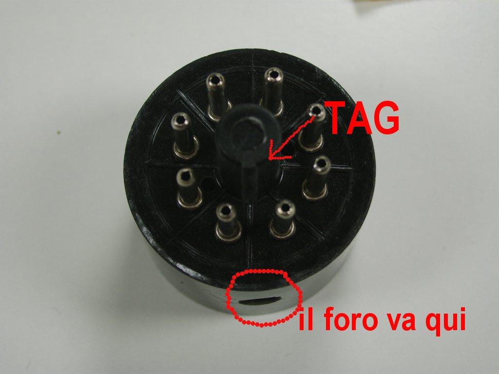 8. degli spezzoni di filo di rame nudo e stagnato ( vanno bene anche delle resistenze da 0 Ohm, o i reofori che avete tagliato dalla vostra ultima realizzazione) 9.