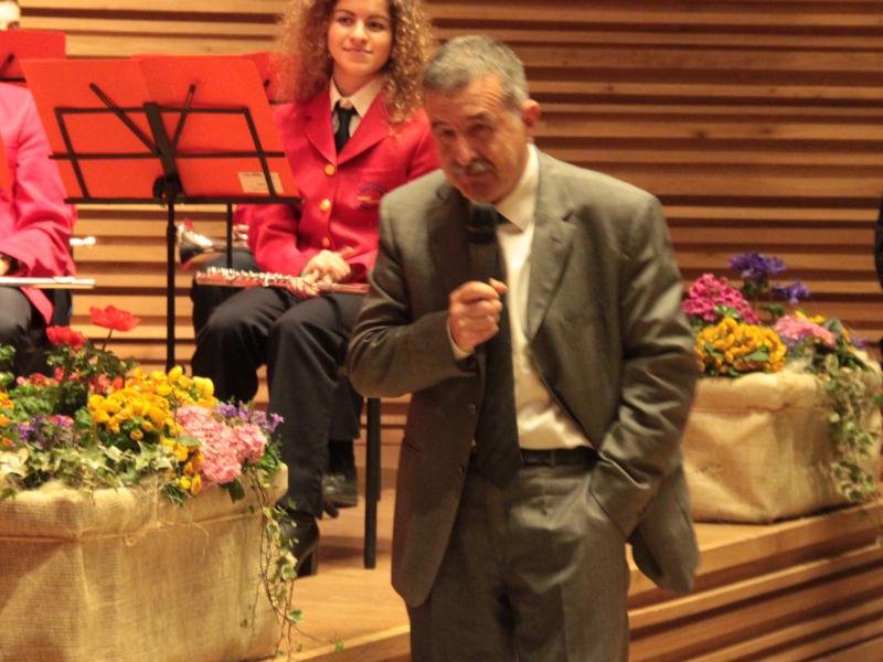 L omaggio a Giusi Spezzaferri fa vibrare il suo Auditorium 3 termine della serata, quando l anziana madre di Giusi, Maria, è stata omaggiata con un mazzo di fiori.