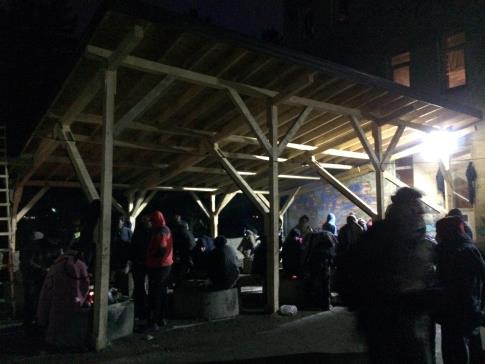 Nel cantone, il cui centro principale è Bihać, sono stati allestiti ufficialmente 4 campi per l accoglienza di migranti e rifugiati: Borići e Bira a Bihać, Hotel Sedra ad alcuni