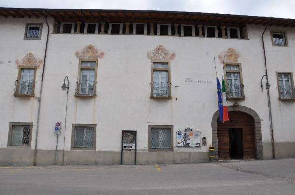 Palazzo Comunale Carobbio degli Angeli (BG) Link risorsa: http://www.lombardiabeniculturali.