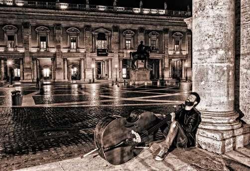 85 EMANUELE VERGARI A Double Bass in Rome foto digitale cm.